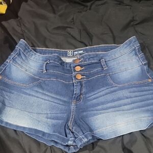 No Boundaries Women's Blue Denim Shorts Size 17